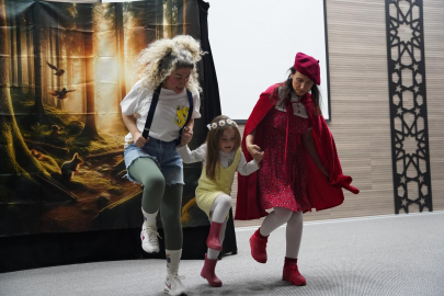 ‘Kırmızı Başlıklı Kız’a çocuklardan büyük ilgi