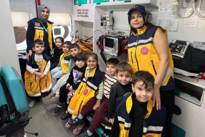 Uzmanlar Mutlu Çocuk Anaokulu’nda miniklere acil sağlık eğitimi