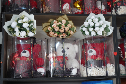 Yalova’da “Tete Çiçekçi” 14 Şubat Sevgililer Günü’’nde dikkat çekiyor