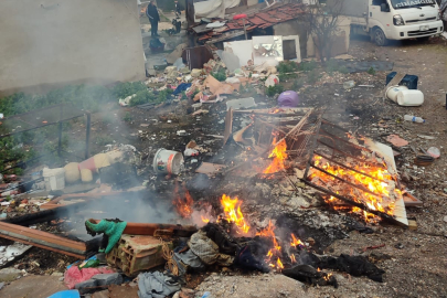 Sokak ortasında yakılan çekyat paniğe neden oldu