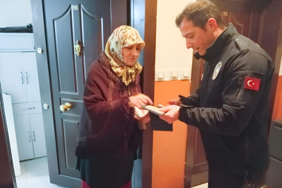 Çiftlikköy Zabıtası kayıp cüzdanı Şenay Teyze’ye ulaştırdı