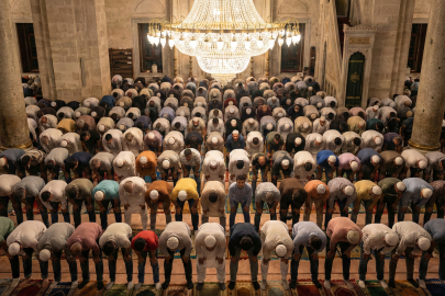 Ramazan bugün kılınacak ilk teravih namazı ile başlıyor