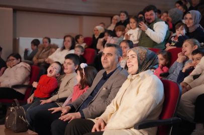 Kadıköylü minikler Karagöz ve Hacivat ile eğlendi