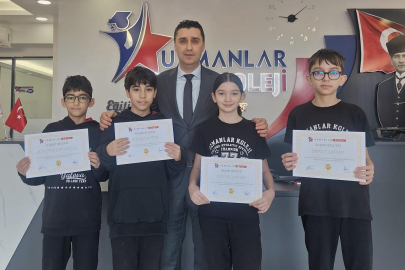 Uzmanlar Koleji’nden Akıl ve Zeka Oyunları Turnuvası’nda çifte başarı