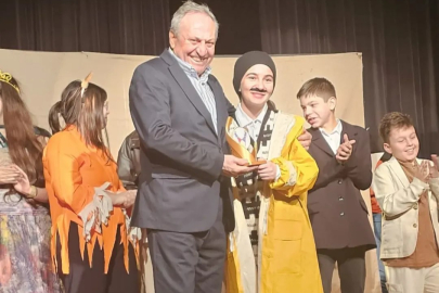 Kenan Engin çocuk oyuncularla buluştu