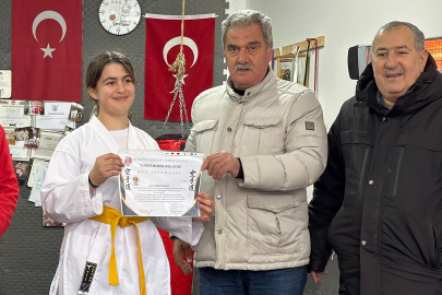 Kuşak diplomalarını Başkan Nurten dağıttı