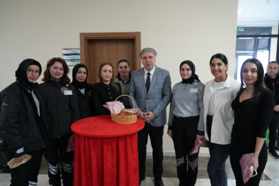 Rektör Bahçekapılı kadın personeli unutmadı