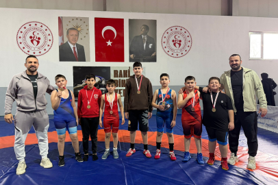 Altınova’nın güreşçileri Yalova Şampiyonası’na damga vurdu