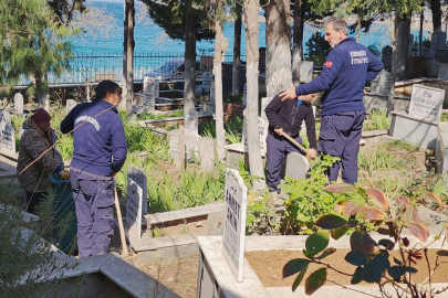 Esenköy’de Bayram öncesi mezarlık temizliği