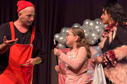 Yalova'da mini sirk çocukları eğlendirdi