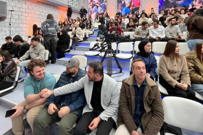 Yalova Üniversitesi öğrencileri Nihat Hatipoğlu’nun programında