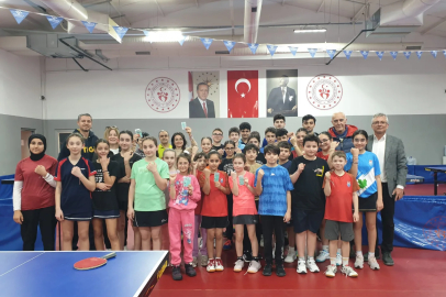 Yalova Bal-Göç masa tenisi sporcularına marteniçka hediye etti