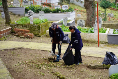 Yalova’da bayram öncesi mezarlıkta temizlik seferberliği