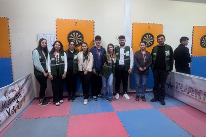 Yalova'da dart turnuvası renkli anlara sahne oldu