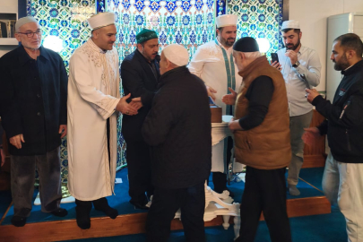 Merkez Camii’nde Kadir Gecesi Maneviyatı ve Sakal-I Şerif bereketi