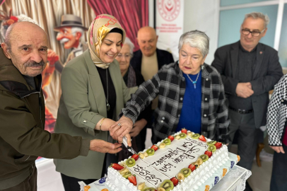 AK Parti Yalova heyeti huzurevi sakinlerini unutmadı