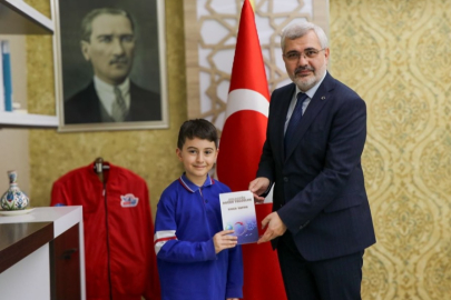 Minik yazardan İl Milli Eğitim Müdürü Yılmaz’a anlamlı ziyaret