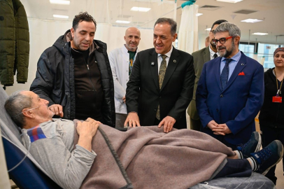 Vali Usta’dan hastanede tedavi gören vatandaşlara moral ziyareti