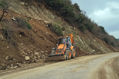 Esenköy-Armutlu yolunda heyelan mesaisi başladı
