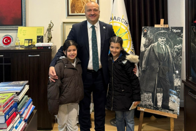 Minik öğrenciler Başkan Kurt’la röportaj yaptı