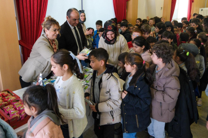 Altınova’da Dünya Tiyatro günü renkli görüntülere sahne oldu