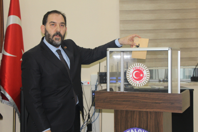 Yalova İl Genel Meclisi'nde Başkan Hasan Soygüzel güven tazeledi