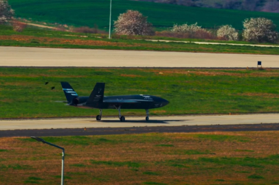 Bayraktar KIZILELMA eğitim uçuşu başarıyla gerçekleştirildi