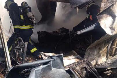 Alevlere teslim olan konteyner küle döndü! 1 yaralı