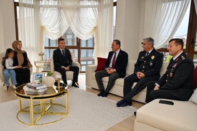 Vali Usta anlamlı günde kahraman polisleri unutmadı