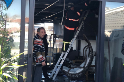 Çınarcık'ta teras yangını yürekleri ağza getirdi