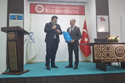 Çınarcık’ta okul kütüphanelerine anlamlı destek