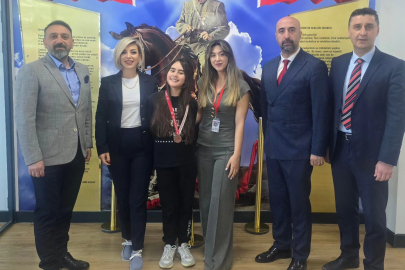 Uzmanlar Koleji’nde yüzme gururu: Asya Deniz Eroğlu’ndan üç madalya!