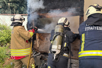 Yalova’da alevlere teslim olan baraka küle döndü