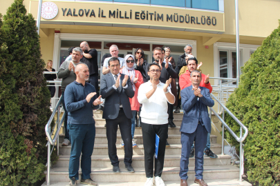 Yalova’da öğretmenlerden alkışlı protesto
