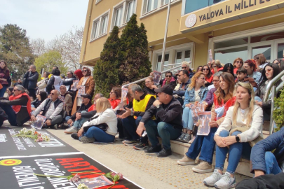 Yalova’da eğitimcilerden oturma eylemi
