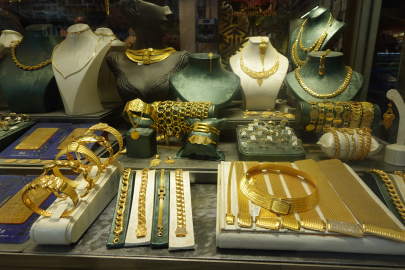 Hürmüz Boğazı yeniden kapatıldı: Altın fiyatlarında tarihi hareketlilik!