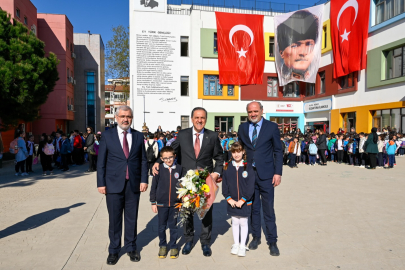 Vali Usta Suzan Tuna İlkokulu’nda bayrak törenine katıldı