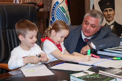 Başkan Gürel koltuğunu öğrencilere emanet etti