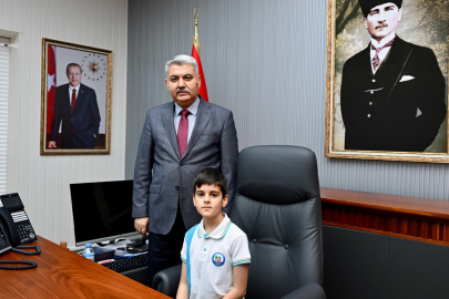 Emniyet Müdürü Yılmaz Delen makamını çocuklara devretti