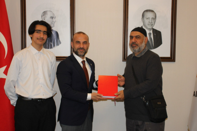 Iraklı Abdurrahman, Cumhurbaşkanı Erdoğan’a Kur’an-ı Kerîm hediye etti