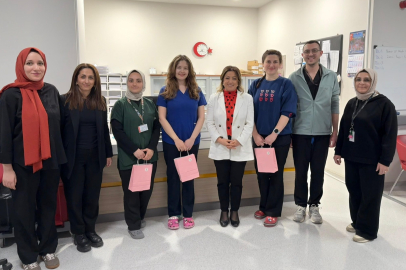 Yalova’da AK Kadınlardan ebelere anlamlı ziyaret