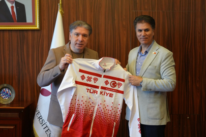 Rektör Bahçekapılı’ya milli forma