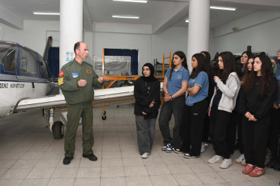 Lise öğrencileri Deniz Astsubay Okulunu gezdi