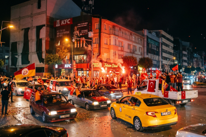 Galatasaray taraftarı Yalova'da sokaklara döküldü