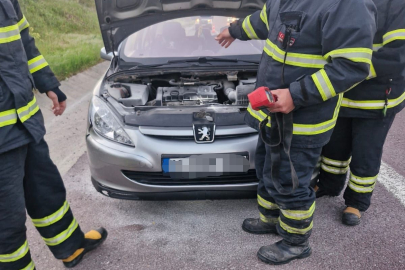 Otoyolda korkutan araç yangını