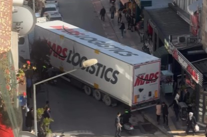 Yalova merkeze giren TIR trafiği kilitledi