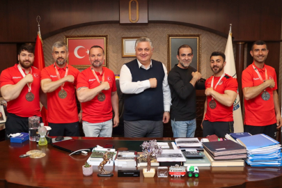 Milli sporculardan Yalova Belediye Başkanı Mehmet Gürel’e ziyaret