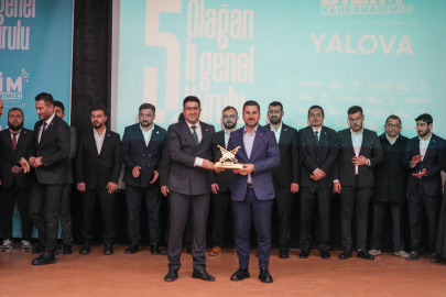 TÜGVA’da bayrak değişimi