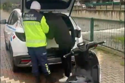 Yalova'da trafiği birbirine katan motosikletliye ceza yağdı