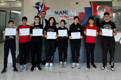 Uzmanlar Koleji’nden Deneme Sınavında Tarihi Başarı: İlk 10’da 8 Öğrenci!
